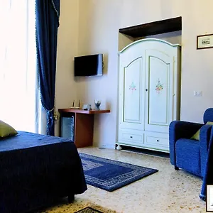 Rochel Napoli